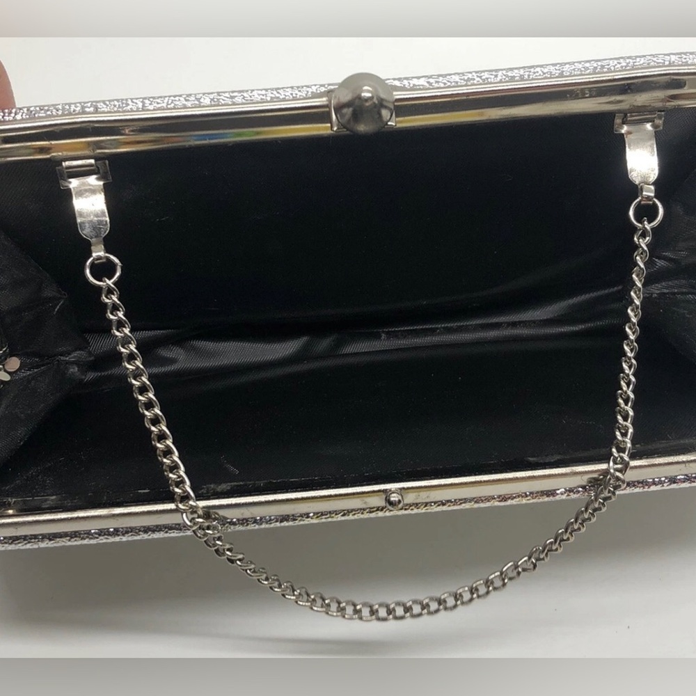Vintage Shiny Metallic Silver Clutch Purse With Short Chain Strap 1960’s - Picture 6 of 11